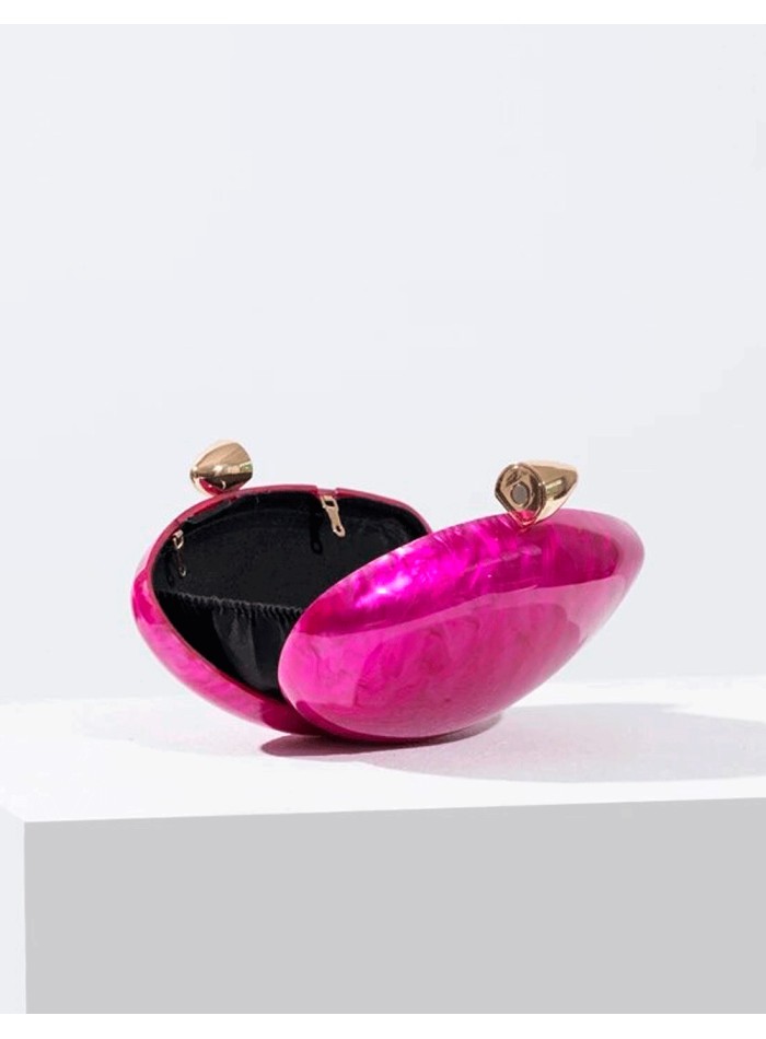 Sac de fête en nacre avec fermoir en métal doré