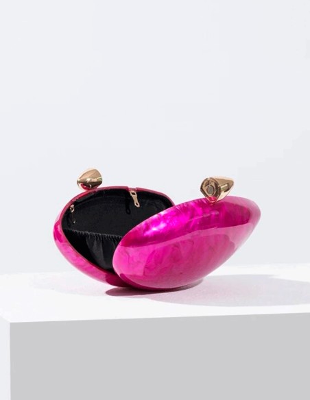 Bolso de fiesta nacarado con cierre metálico dorado