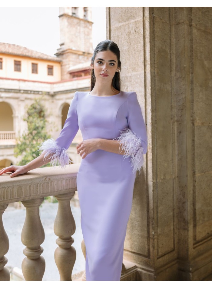 Robe de soirée midi unie avec manches en plumes...