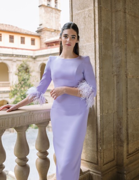 Vestido midi de fiesta liso con manga francesa de plumas