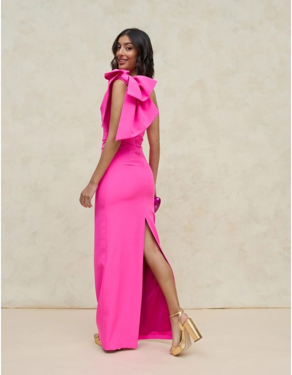 Vestido largo de fiesta rosa para invitadas.