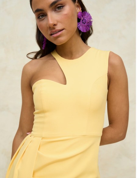 Vestido de fiesta midi con escote halter y falda cruzada color amarillo