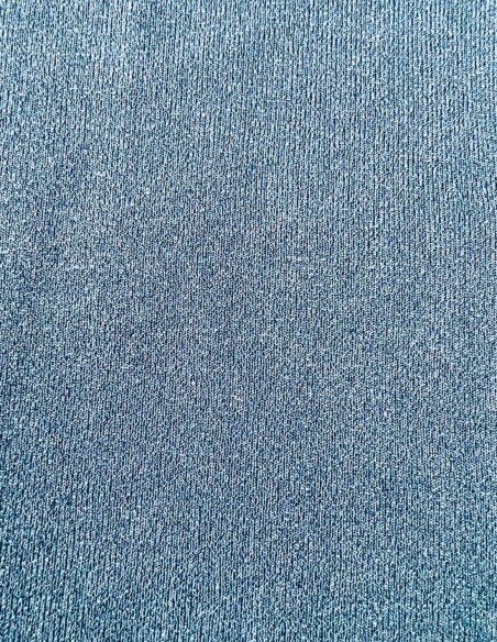 Top celeste y blanco con perlas para ocasiones especiales.