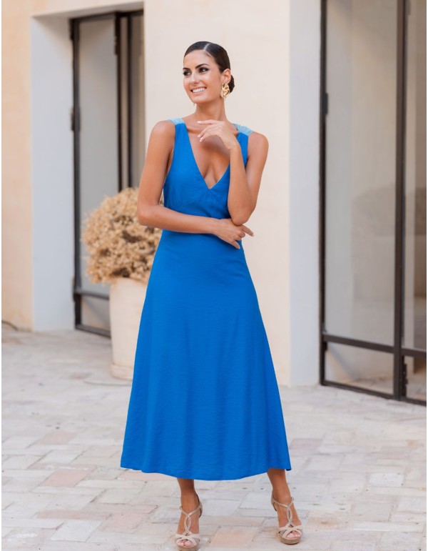 Vestido midi evasé con escote y lazada en la espalda
