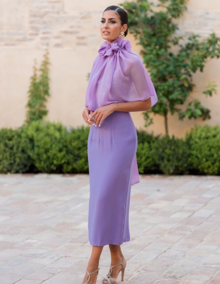 Plain midi party dress combined with sequins and chiffon cape