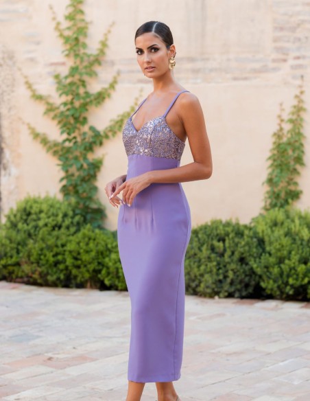 Plain midi party dress combined with sequins and chiffon cape