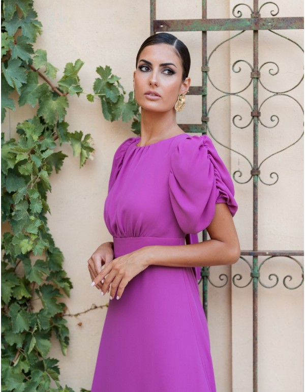 Vestido midi evasé de cuerpo drapeado con manga corta... 2