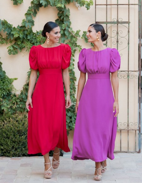 Vestido midi evasé de cuerpo drapeado con manga corta abullonada