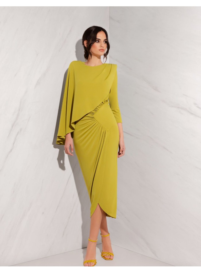Vestido midi de fiesta drapeado con semi capa