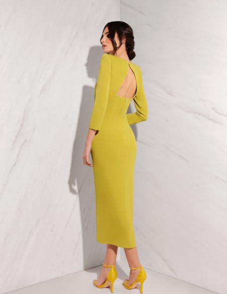 Robe de soirée midi drapée avec semi-cape