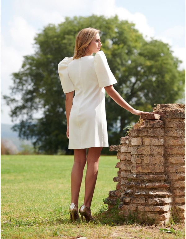 Short party dress with puffed sleeves. 2