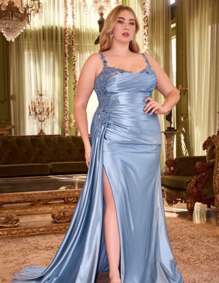 Robe longue en satin avec corsage et traîne drapée