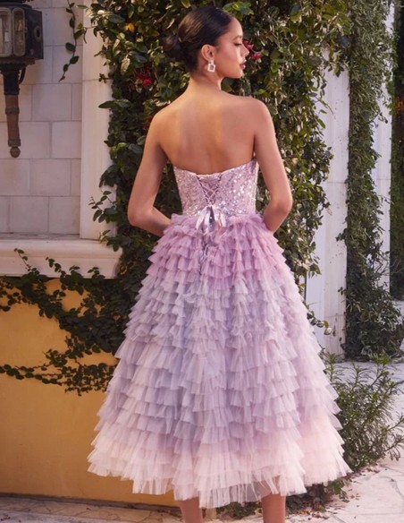 Vestido de fiesta midi con corpiño de pedrería y falda con volantes de tul rosa