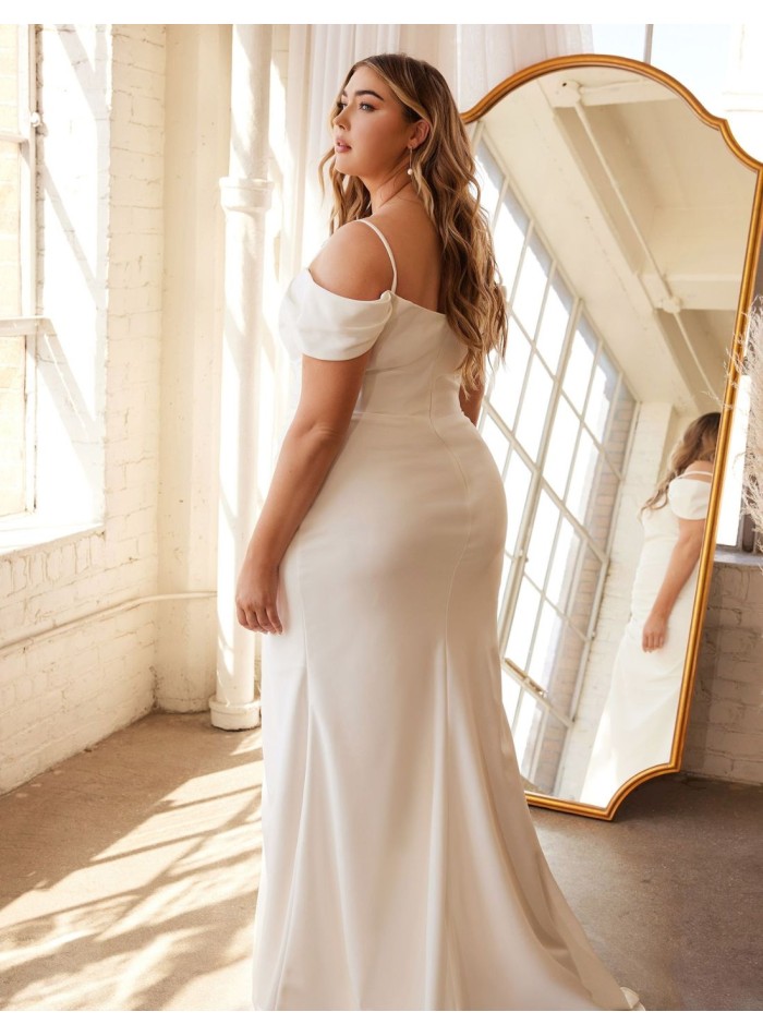 Vestido largo de novia con escote bandeau drapeado