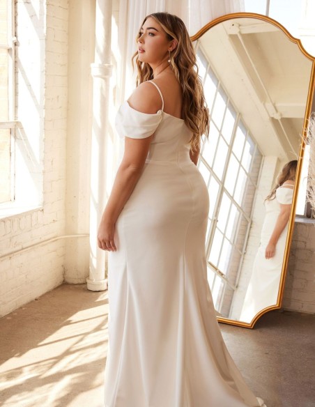 Vestido largo de novia con escote bandeau drapeado