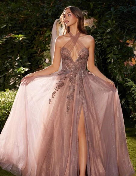 Vestido de fiesta largo con escote cruzado y bordados rosa