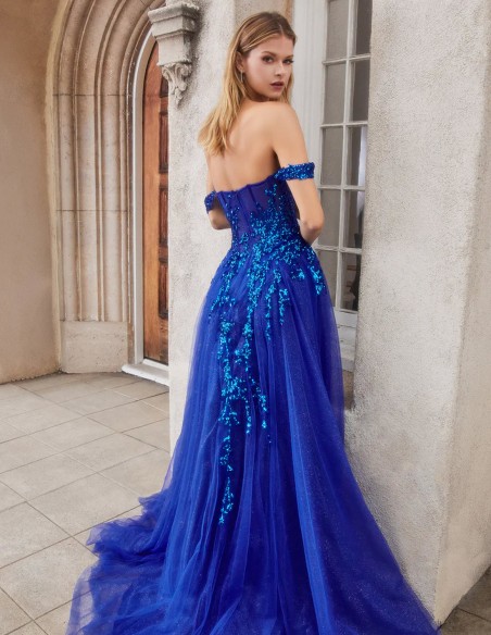 Vestido de fiesta largo con detalle de bordados y hombros descubiertos azul klein