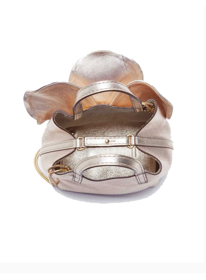 Bolso de mano con flor en 3D de piel sintética...