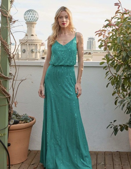 Vestido de fiesta largo de pedrería y escote en la espalda