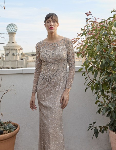 Vestido de fiesta largo con lentejuelas y transparencias