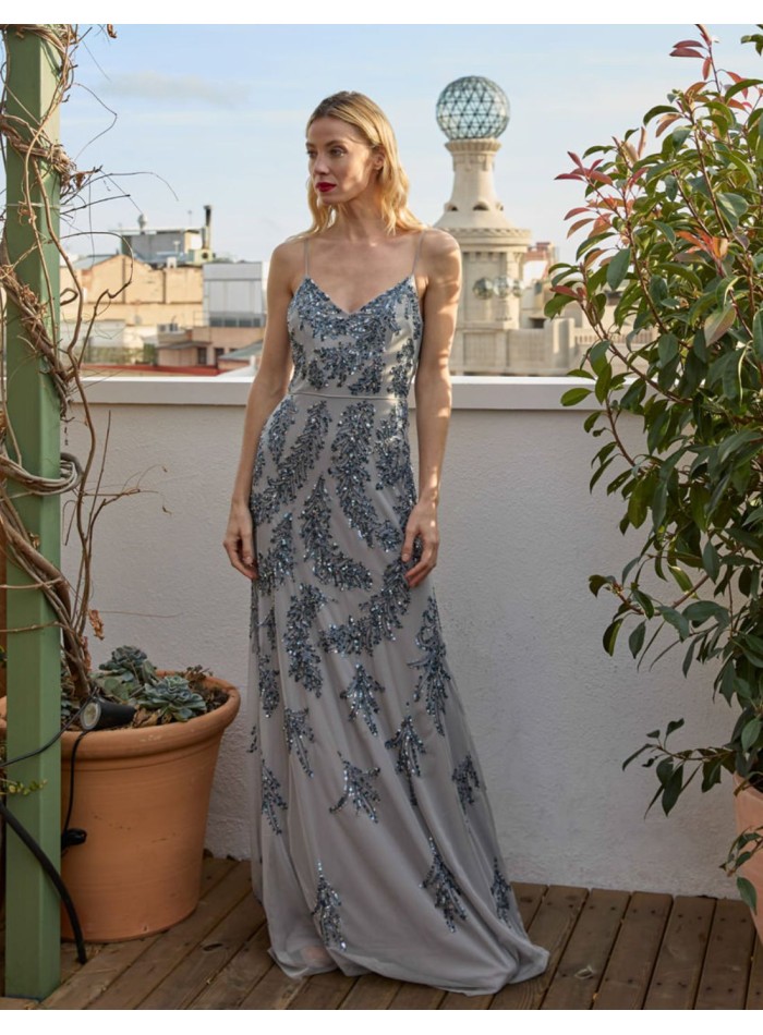 Vestido de fiesta largo con tirantes y pedrería