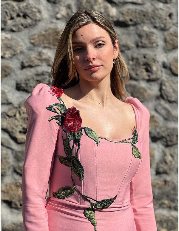 Evening dress with puffed sleeves and embroidery 2