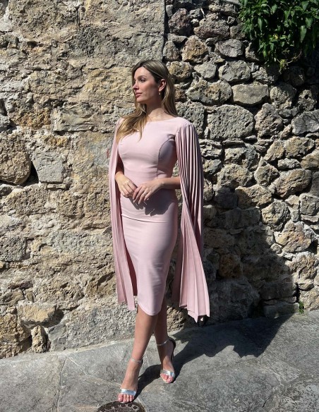 Robe de cocktail avec manches cape plissées
