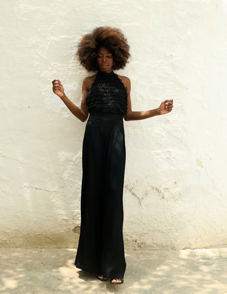 Mono de fiesta con top de minivolantes y pantalón palazzo para invitada