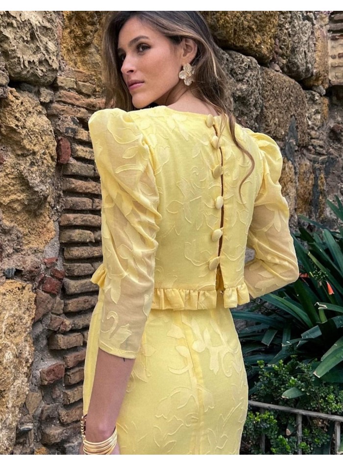 Guest ensemble of top and pencil skirt yellow