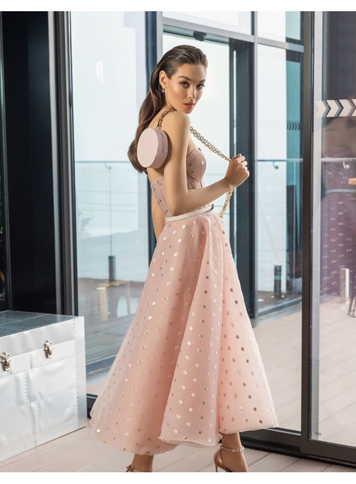 Robe de soirée midi avec plumeti et encolure...