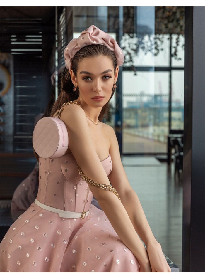 Robe de soirée midi avec plumeti et encolure...