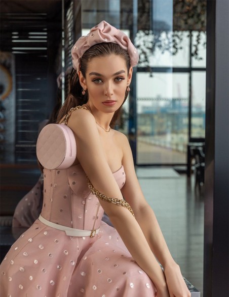 Vestido midi de fiesta con escote corazón y plumeti