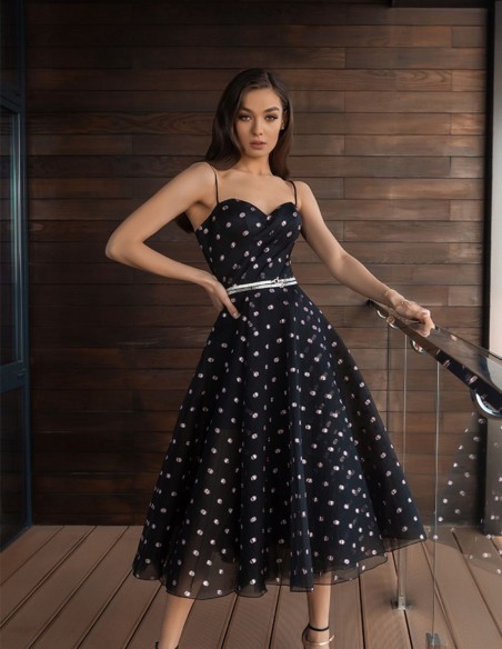 Vestido midi de fiesta con plumeti y escote corazón