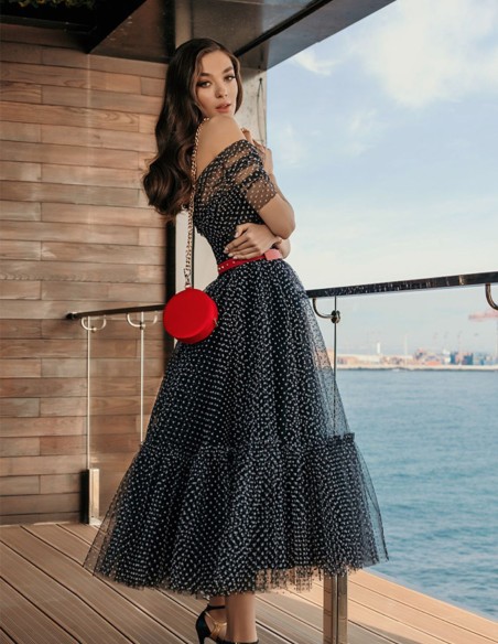 Robe de soirée midi noire en plumeti avec manches tombantes