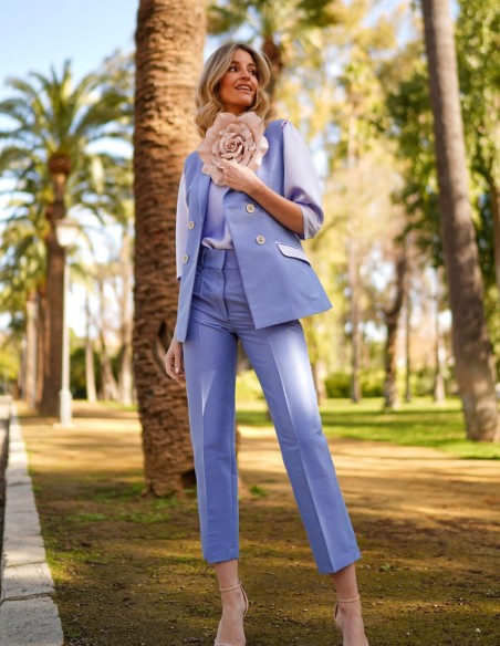 Sleeveless silk vest with lined pockets and buttons