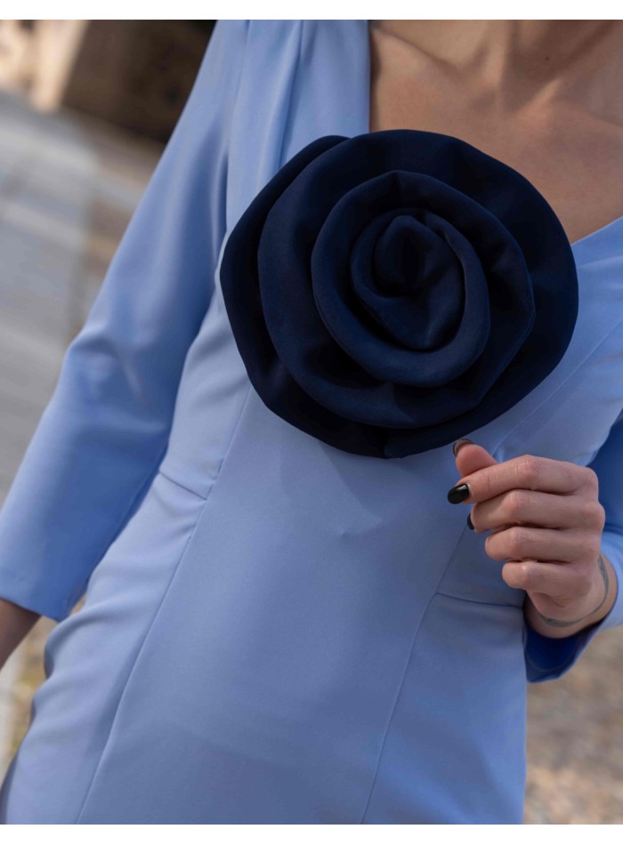 Vestido de fiesta midi con broche de maxi flor