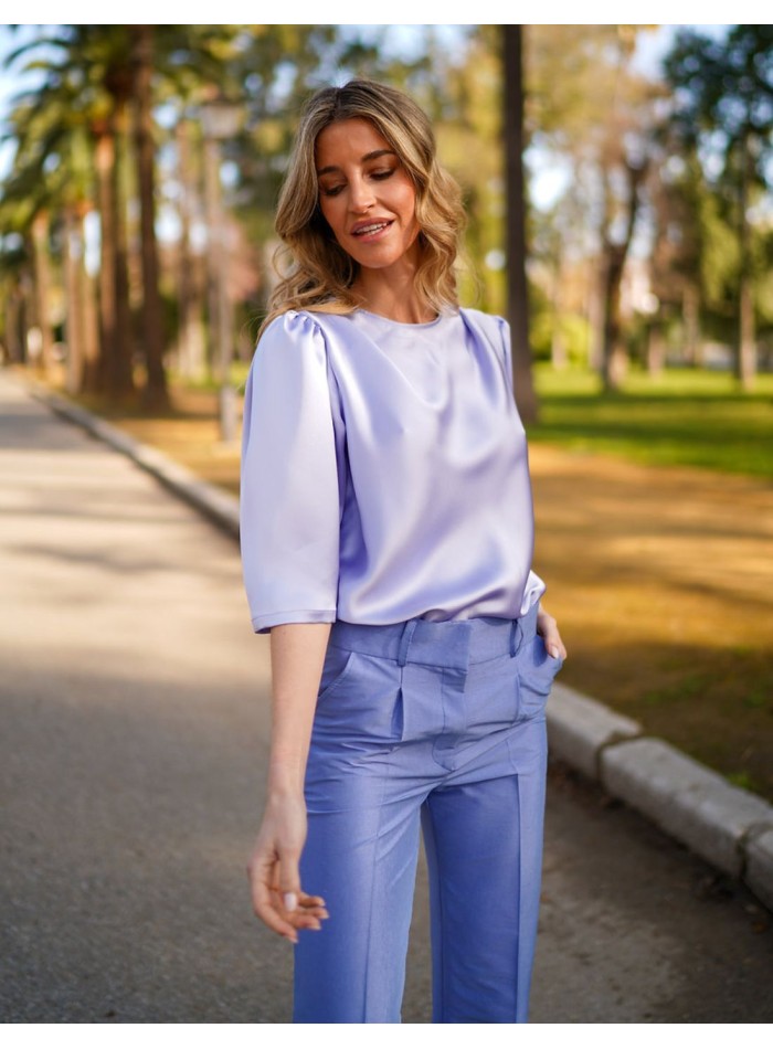 Blusa de satén de manga francesa con frunces en...