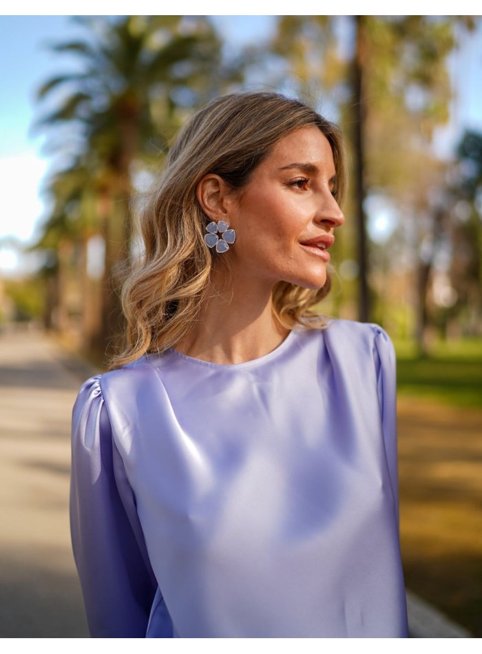 Blusa de satén de manga francesa con frunces en...