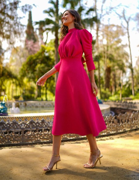 Robe de soirée midi avec manches françaises et jupe flottante