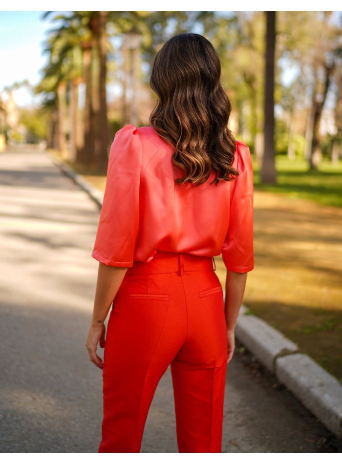 Blusa de fiesta satinada con manga francesa...