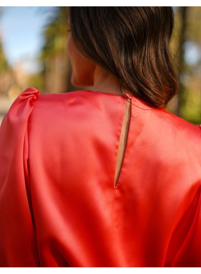 Blusa de fiesta satinada con manga francesa...