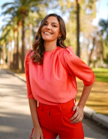 Chemisier de fête en satin avec manches bouffantes françaises