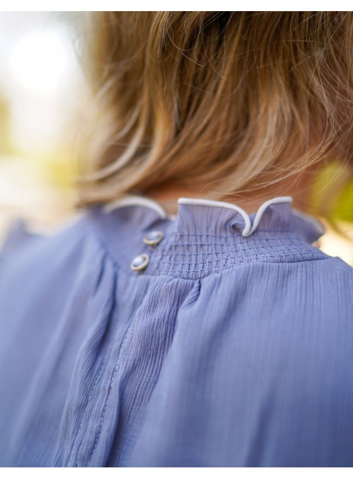 Robe de soirée midi sans manches avec une jupe...