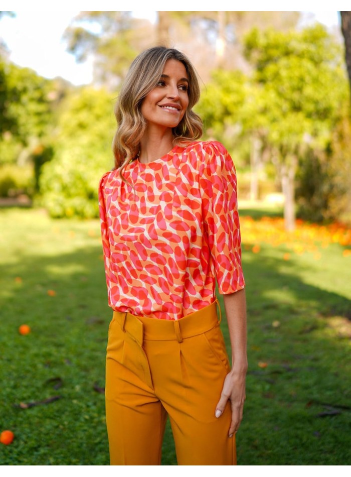 Blusa de fiesta con tejido estampado y manga francesa