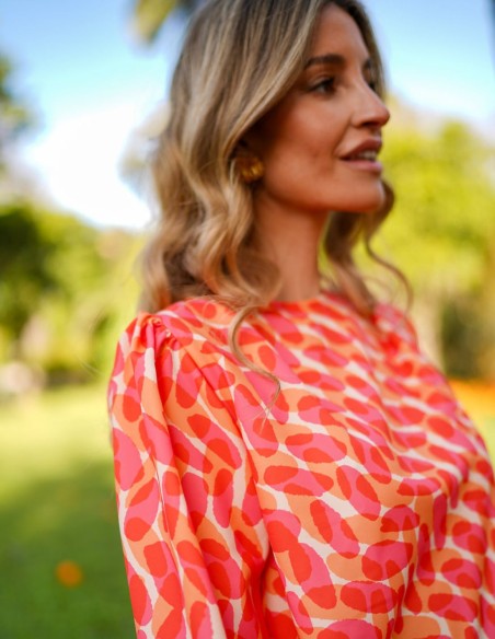 Blusa de fiesta con tejido estampado y manga francesa