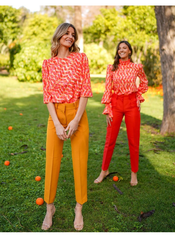 Chemisier de fête avec tissu imprimé et manches...