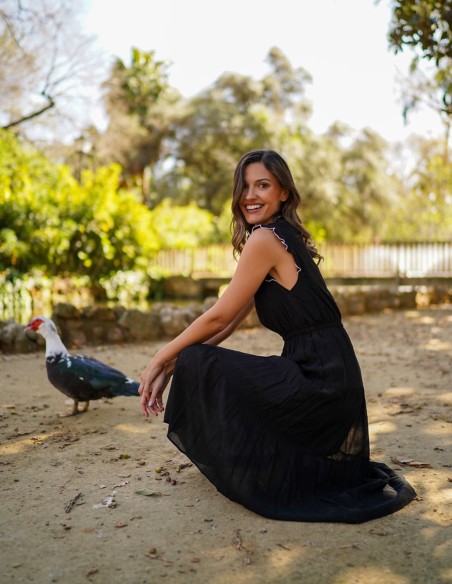 Vestido midi de fiesta de gasa con escote cerrado bordado