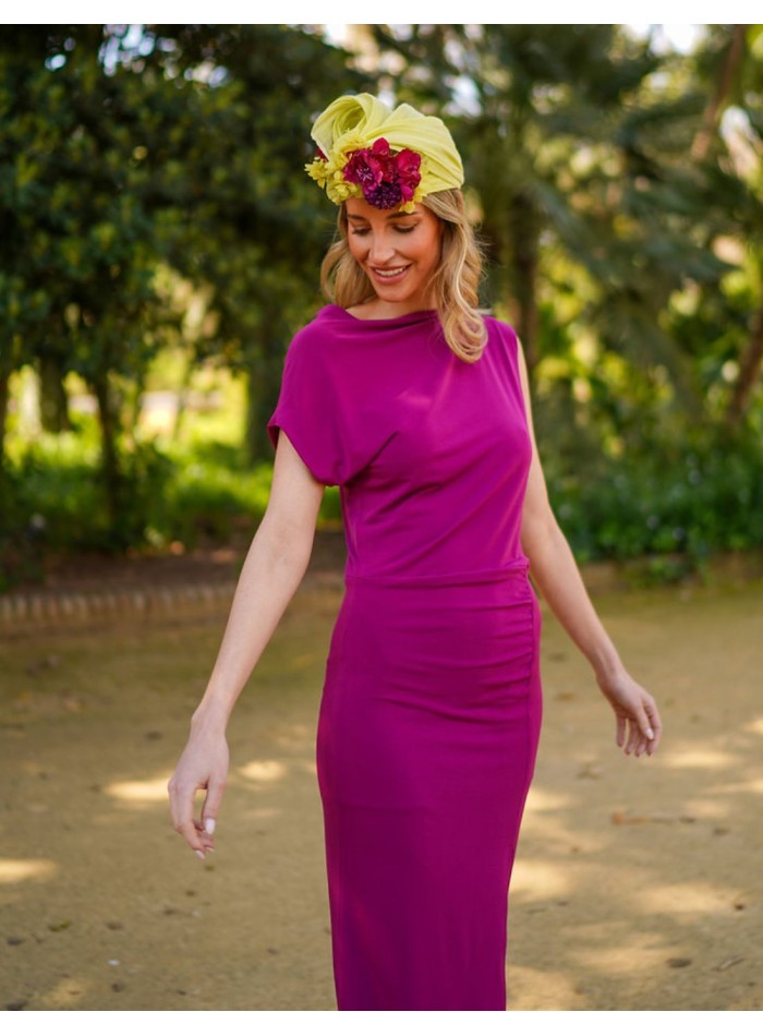 Vestido de fiesta midi berenjena con abertura...