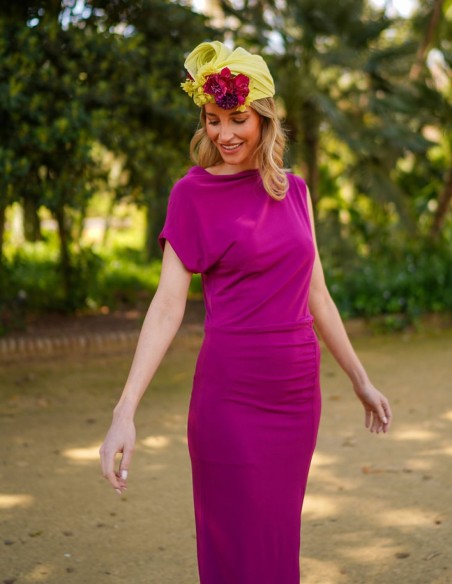 Robe de soirée midi aubergine avec fente latérale