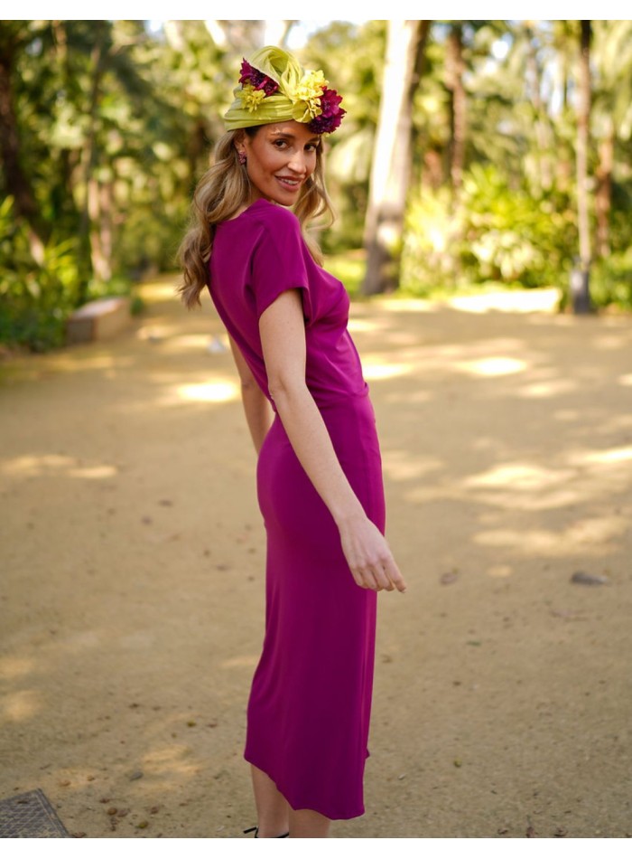 Vestido de fiesta midi berenjena con abertura...